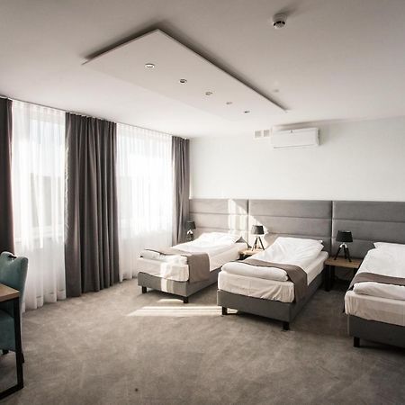 Hotel Tiffany Нове-Място-Любавське Екстер'єр фото